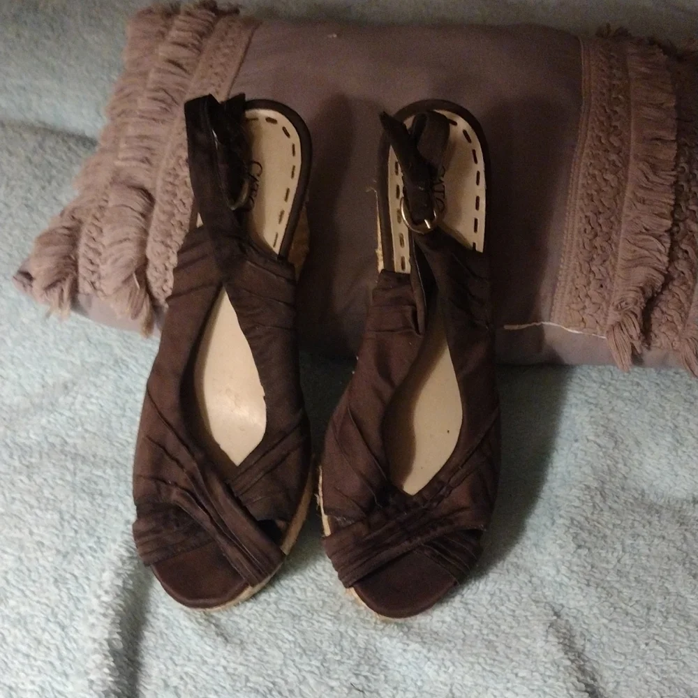 Shoes - Picture 2 of 3
